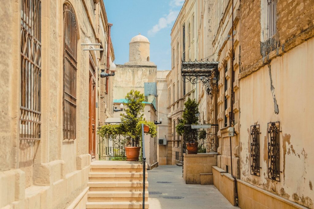 architecture-people-sky-wood-road-street-1280013-pxhere.com