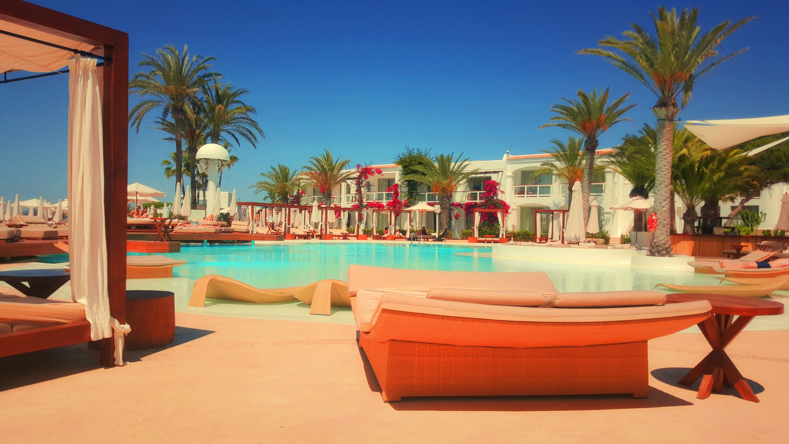 water-architecture-people-villa-sunlight-summer-939876-pxhere.com