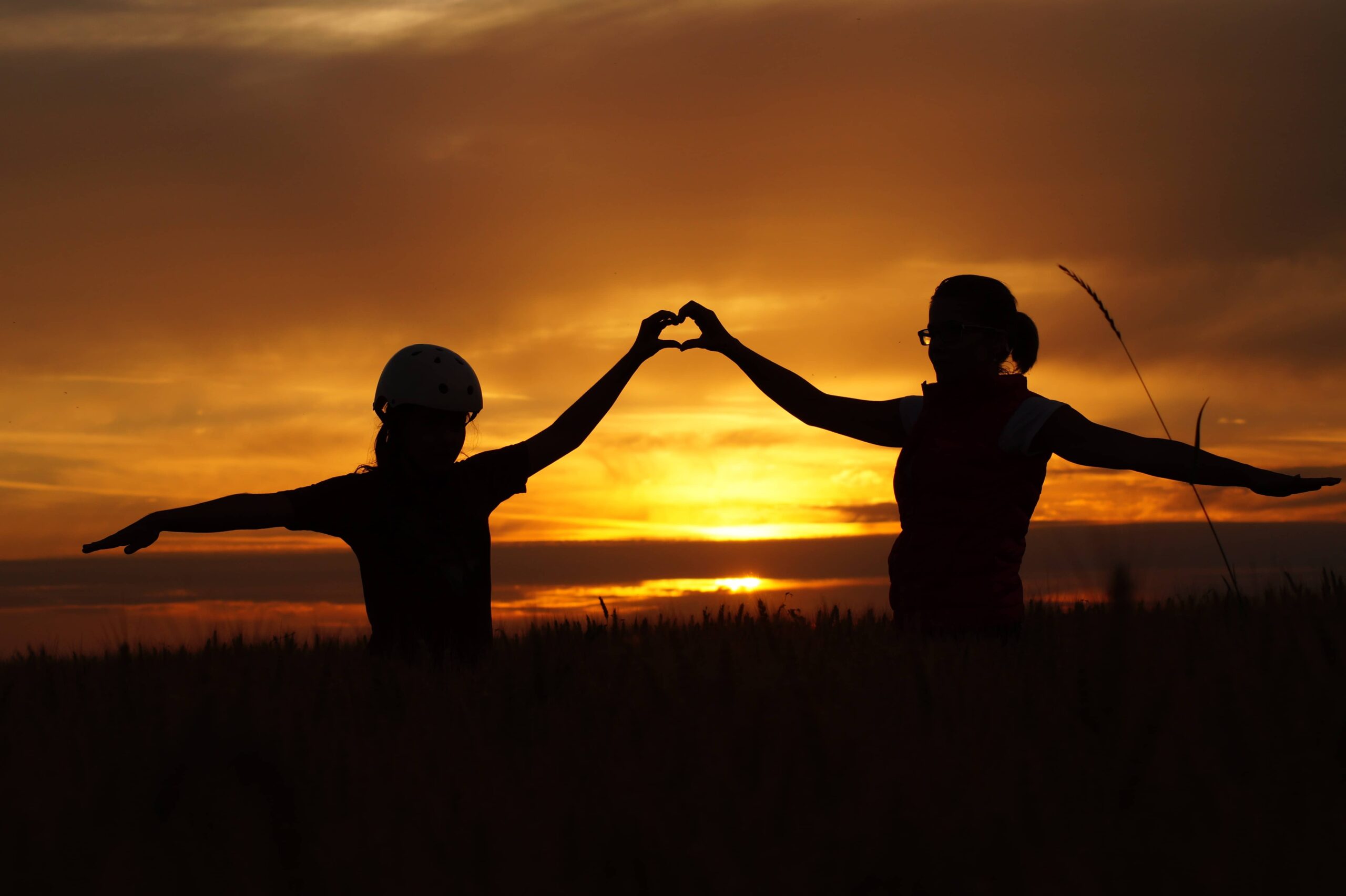 hand-horizon-silhouette-light-people-sun-713043-pxhere.com
